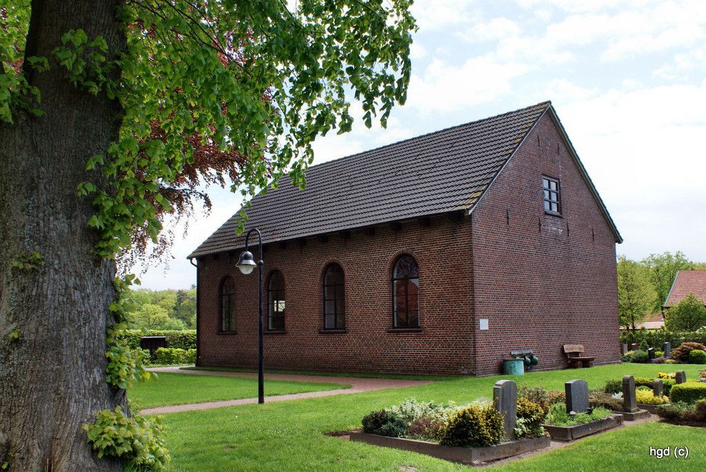 Rückseite des Bethauses in Felde